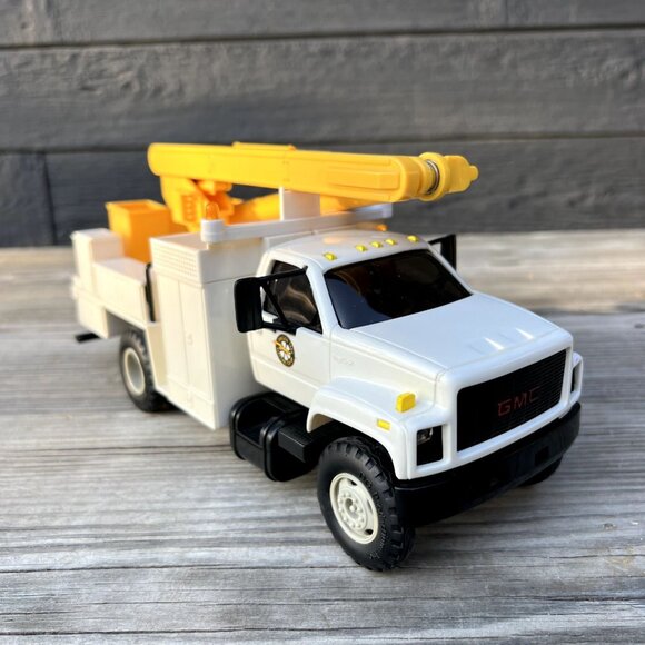 11" DG PRODUCTIONS -1995-1-1 Oregon Trail Electric Co-op Utility Bucket Truck - Picture 3 of 16